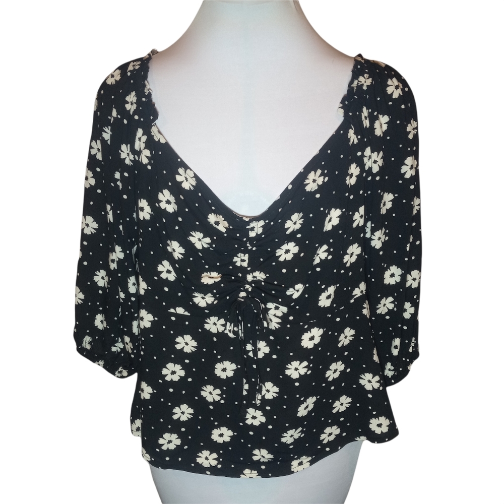 NWT No Boundaries Floral Peasant Short Sleeve Top